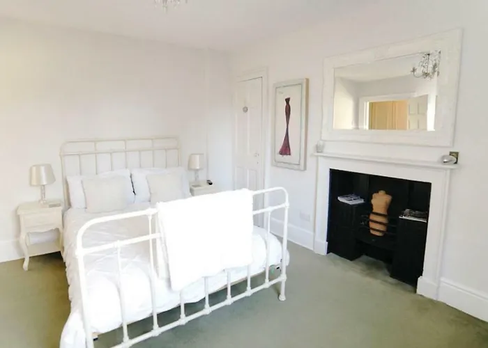 No 4 Ainslie'S Belvedere B&B